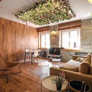  Apartment La Casita De Lola By Urbanhosting